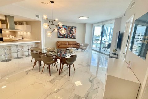 Copropriété à vendre à North Miami Beach, Floride: 2 chambres, 135.54 m2 № 1983197 - photo 11