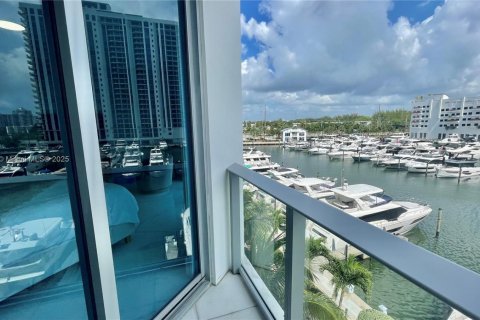 Copropriété à vendre à North Miami Beach, Floride: 2 chambres, 135.54 m2 № 1983197 - photo 4