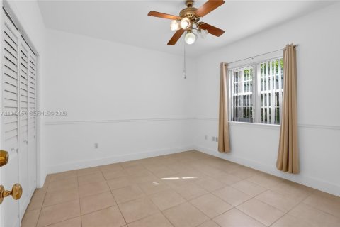 Casa en venta en Miami, Florida, 4 dormitorios, 213.3 m2 № 1999497 - foto 18