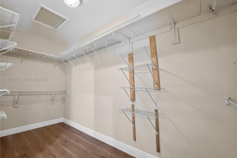 Casa en venta en Miami, Florida, 4 dormitorios, 213.3 m2 № 1999497 - foto 17