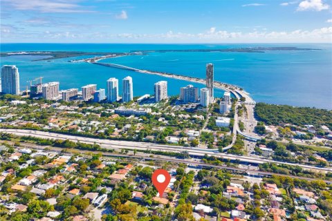 Casa en venta en Miami, Florida, 4 dormitorios, 213.3 m2 № 1999497 - foto 27