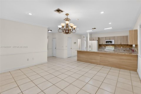 Casa en venta en Miami, Florida, 4 dormitorios, 213.3 m2 № 1999497 - foto 9