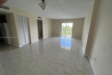 Condo in Cutler Bay, Florida, 1 bedroom  № 1825735 - photo 5