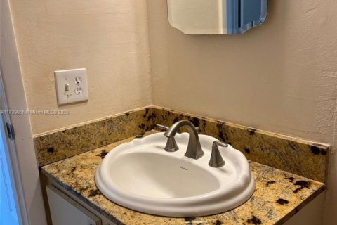 Condo in Cutler Bay, Florida, 1 bedroom  № 1825735 - photo 15