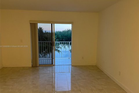 Condo in Cutler Bay, Florida, 1 bedroom  № 1825735 - photo 4