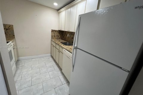 Condo in Cutler Bay, Florida, 1 bedroom  № 1825735 - photo 9