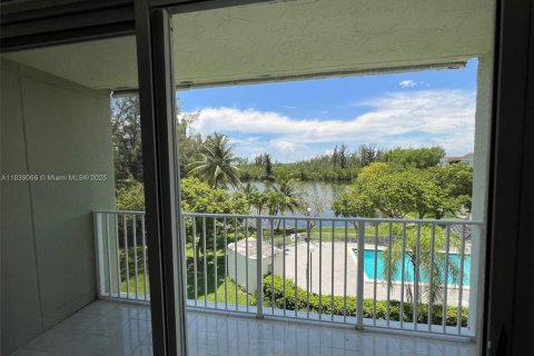 Condo in Cutler Bay, Florida, 1 bedroom  № 1825735 - photo 3