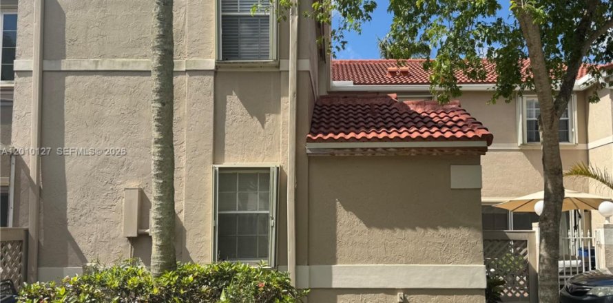 Townhouse in Cooper City, Florida 3 bedrooms, 154.78 sq.m. № 2073523