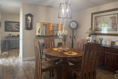 Townhouse in Cooper City, Florida 3 bedrooms, 154.78 sq.m. № 2073523 - photo 9