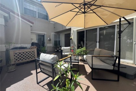 Townhouse in Cooper City, Florida 3 bedrooms, 154.78 sq.m. № 2073523 - photo 3