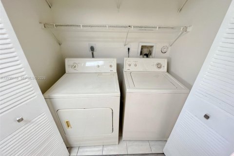 Copropriété à vendre à Oakland Park, Floride: 2 chambres, 94.76 m2 № 2087329 - photo 11