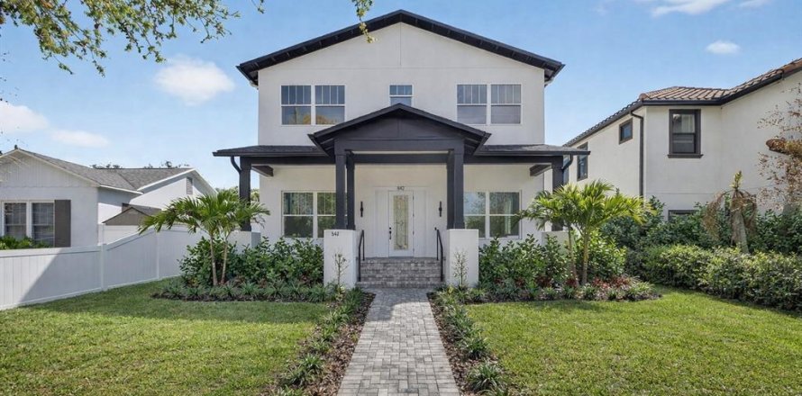 Villa ou maison à Saint Petersburg, Floride 5 chambres, 281.59 m2 № 2092638