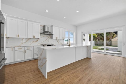 Villa ou maison à vendre à Saint Petersburg, Floride: 5 chambres, 281.59 m2 № 2092638 - photo 4