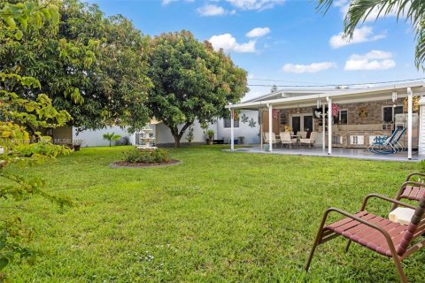 House in Miami Gardens, Florida 4 bedrooms, 118.45 sq.m. № 1759069 - photo 19