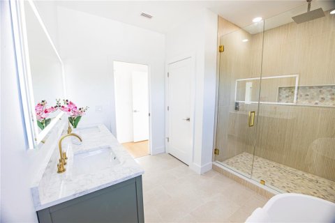 Casa en venta en Saint Petersburg, Florida, 3 dormitorios, 200.2 m2 № 2157606 - foto 26