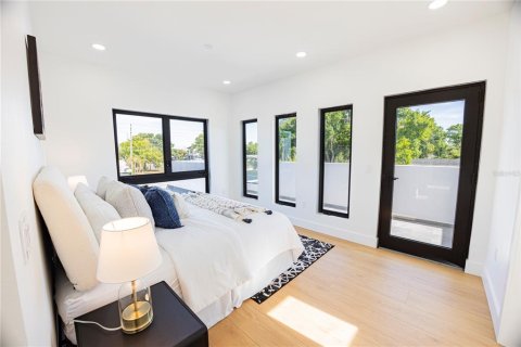 Casa en venta en Saint Petersburg, Florida, 3 dormitorios, 200.2 m2 № 2157606 - foto 14