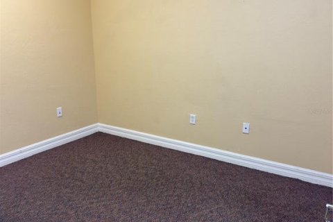Propiedad comercial en alquiler en Port Charlotte, Florida, 1357.77 m2 № 2097525 - foto 9