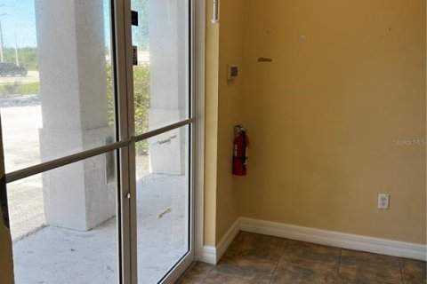Propiedad comercial en alquiler en Port Charlotte, Florida, 1357.77 m2 № 2097525 - foto 2