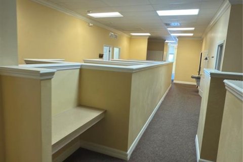 Propiedad comercial en alquiler en Port Charlotte, Florida, 1357.77 m2 № 2097525 - foto 5