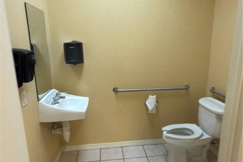 Propiedad comercial en alquiler en Port Charlotte, Florida, 1357.77 m2 № 2097525 - foto 10