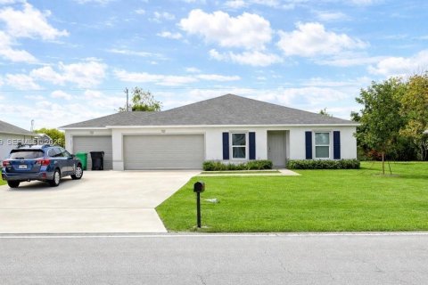 Casa en Port St. Lucie, Florida 4 dormitorios, 166.85 m2 № 2042748