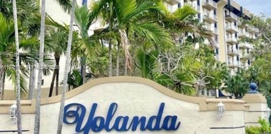 Кондоминиум с 1 спальней в Майами, Флорида № 2031457