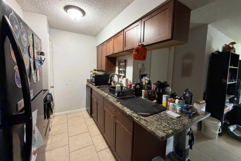 Condo in Brandon, Florida, 2 bedrooms № 2219992 - photo 6