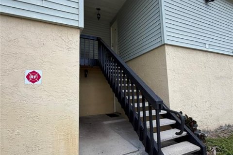 Condo in Brandon, Florida, 2 bedrooms № 2219992 - photo 2