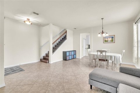 House in Orlando, Florida 4 bedrooms, 205.41 sq.m. № 1571831 - photo 4