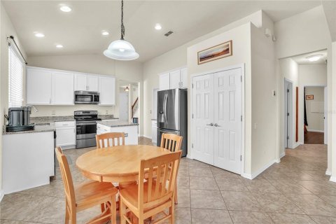 House in Orlando, Florida 4 bedrooms, 205.41 sq.m. № 1571831 - photo 13