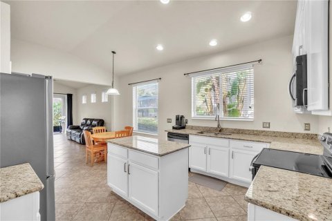 House in Orlando, Florida 4 bedrooms, 205.41 sq.m. № 1571831 - photo 11