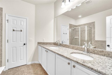 House in Orlando, Florida 4 bedrooms, 205.41 sq.m. № 1571831 - photo 23