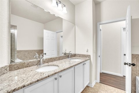 House in Orlando, Florida 4 bedrooms, 205.41 sq.m. № 1571831 - photo 24