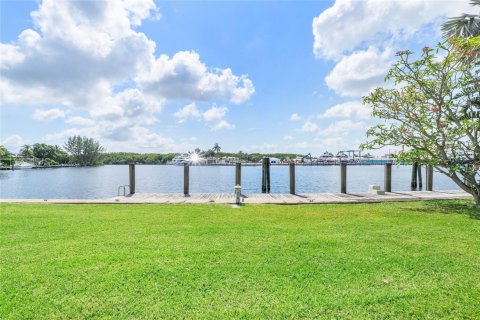 House in Fort Lauderdale, Florida 3 bedrooms, 155.7 sq.m. № 1183453 - photo 1