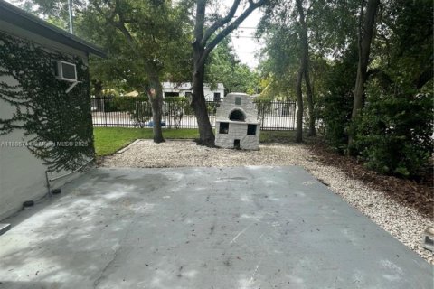 Villa ou maison à louer à Miami, Floride: 3 chambres, 165.09 m2 № 1932975 - photo 24