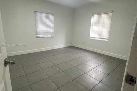 Villa ou maison à louer à Miami, Floride: 3 chambres, 165.09 m2 № 1932975 - photo 18