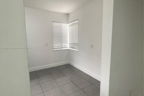 Villa ou maison à louer à Miami, Floride: 3 chambres, 165.09 m2 № 1932975 - photo 6