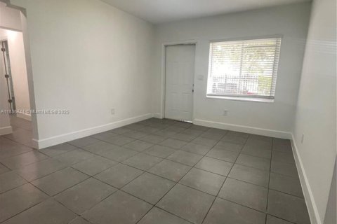 Villa ou maison à louer à Miami, Floride: 3 chambres, 165.09 m2 № 1932975 - photo 13