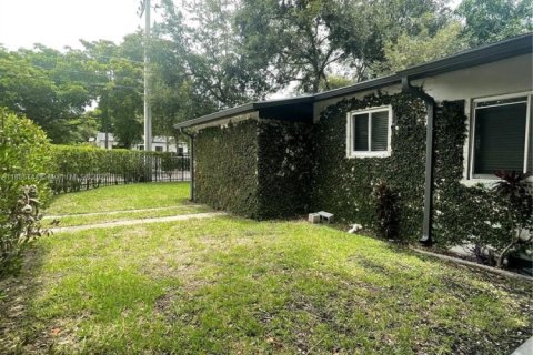 Villa ou maison à louer à Miami, Floride: 3 chambres, 165.09 m2 № 1932975 - photo 5