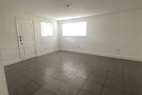 Villa ou maison à louer à Miami, Floride: 3 chambres, 165.09 m2 № 1932975 - photo 12