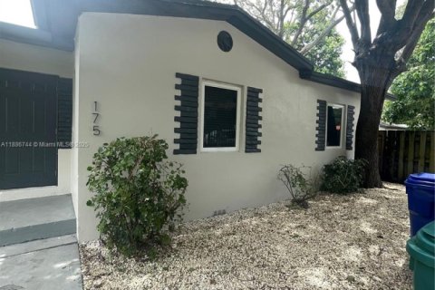 Villa ou maison à louer à Miami, Floride: 3 chambres, 165.09 m2 № 1932975 - photo 3