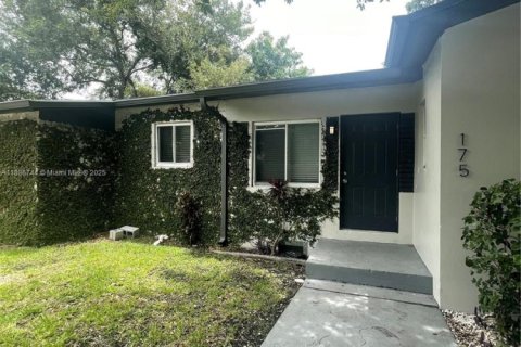 Villa ou maison à louer à Miami, Floride: 3 chambres, 165.09 m2 № 1932975 - photo 4