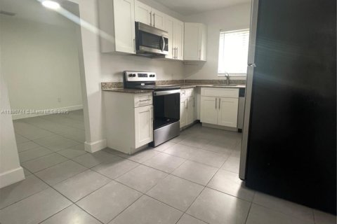 Villa ou maison à louer à Miami, Floride: 3 chambres, 165.09 m2 № 1932975 - photo 8