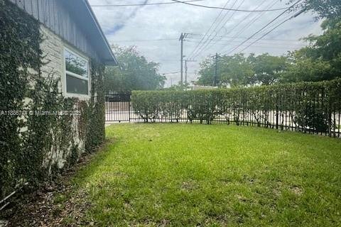 Villa ou maison à louer à Miami, Floride: 3 chambres, 165.09 m2 № 1932975 - photo 1