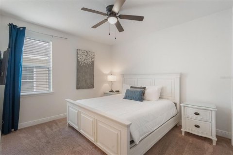 Casa en venta en Kissimmee, Florida, 8 dormitorios, 316.98 m2 № 1773885 - foto 11