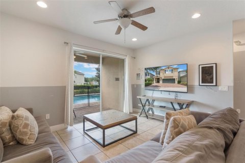 Casa en venta en Kissimmee, Florida, 8 dormitorios, 316.98 m2 № 1773885 - foto 5