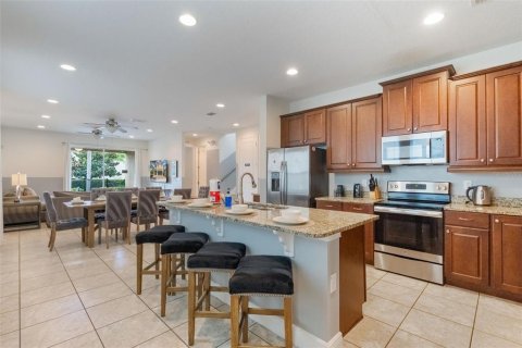 Casa en venta en Kissimmee, Florida, 8 dormitorios, 316.98 m2 № 1773885 - foto 7