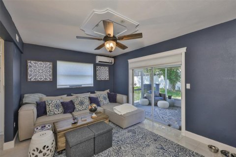 House in Seminole, Florida 3 bedrooms, 153.1 sq.m. № 1754791 - photo 5