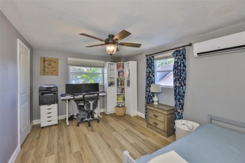 House in Seminole, Florida 3 bedrooms, 153.1 sq.m. № 1754791 - photo 21