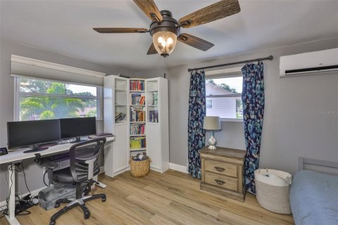 House in Seminole, Florida 3 bedrooms, 153.1 sq.m. № 1754791 - photo 22